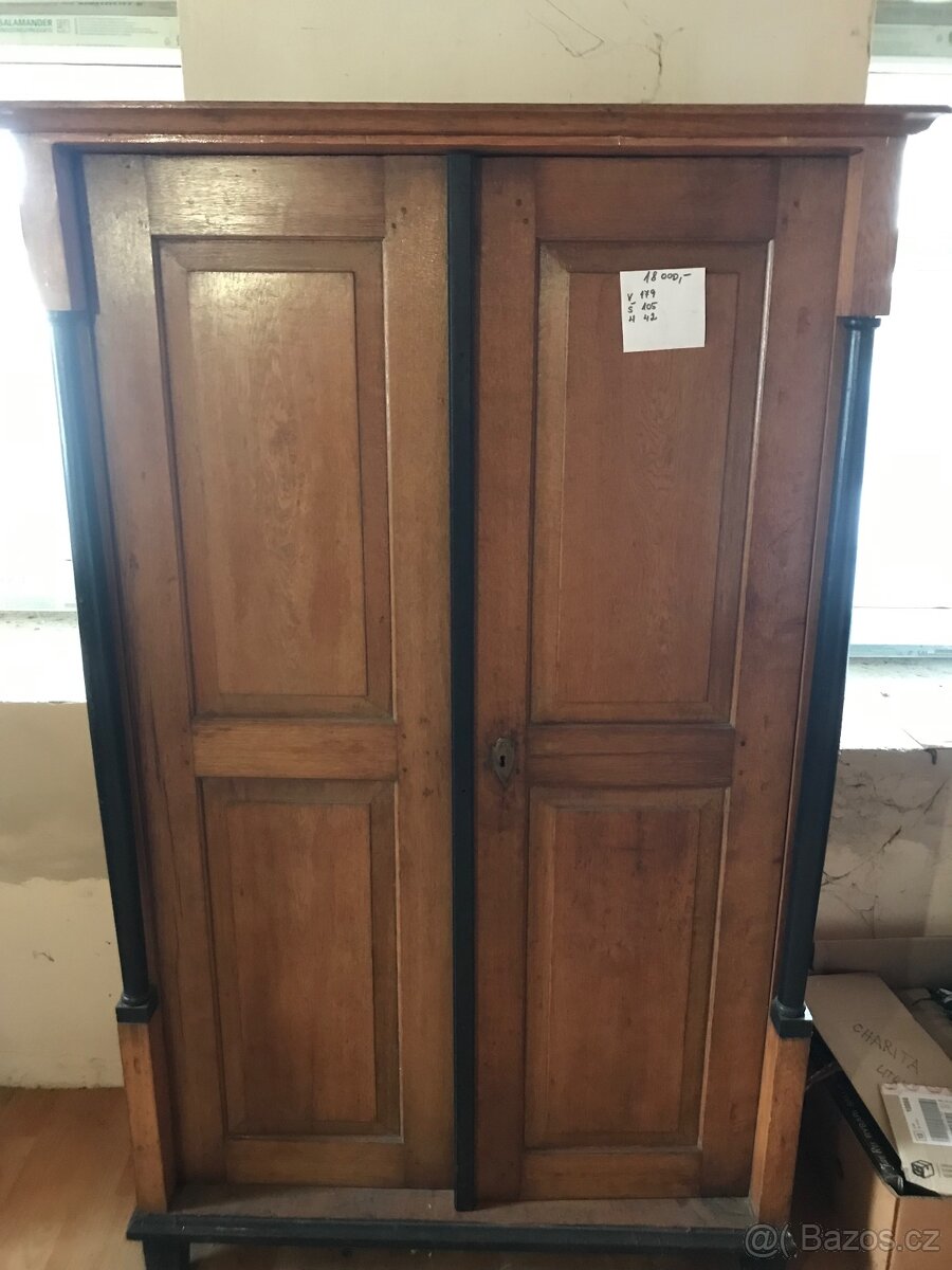Hezká Bídrová šatni skřiň