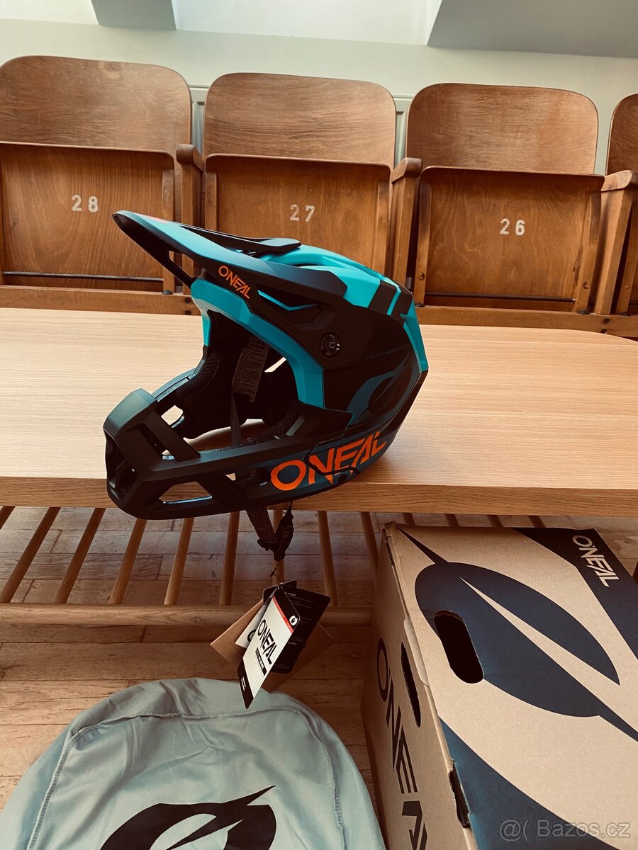 Helma Oneal SL1 Strike