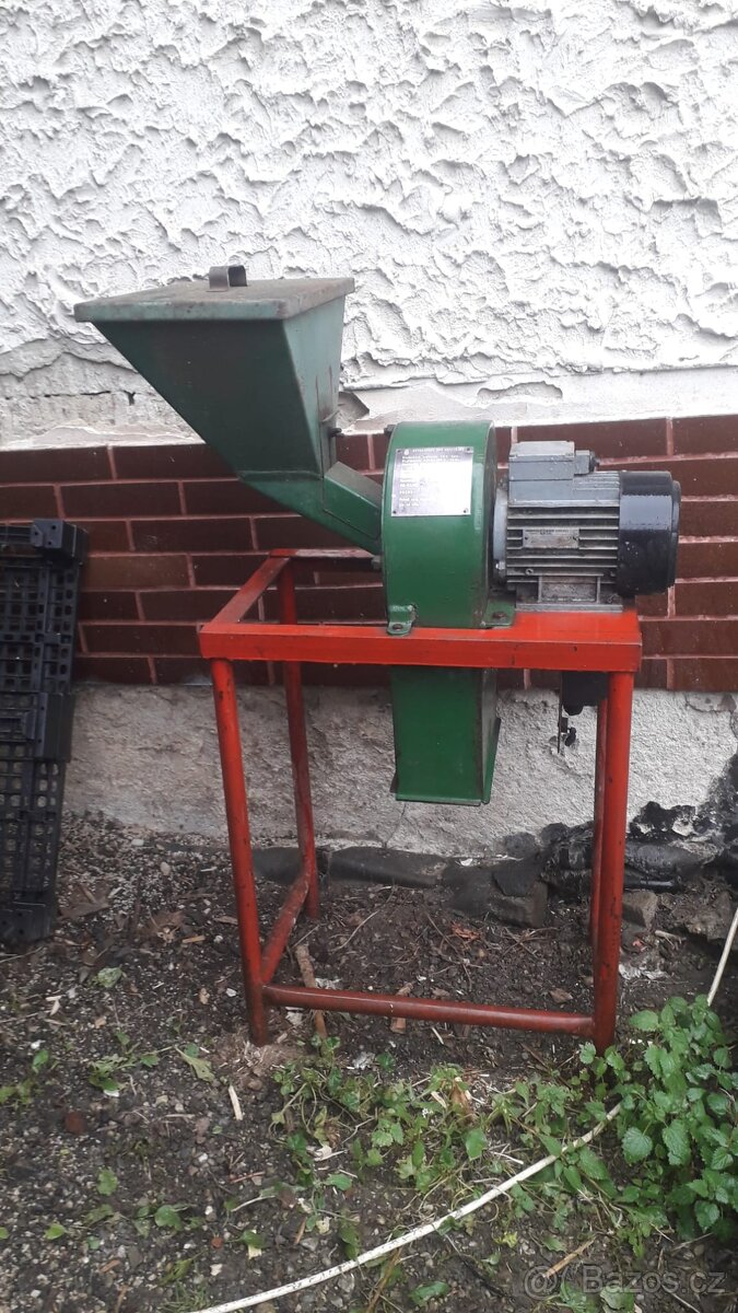 Šrotovnik na obilí