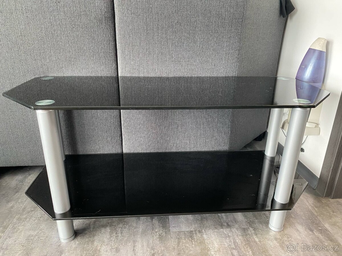 Skleněný černý hifi TV stolek pod televizi