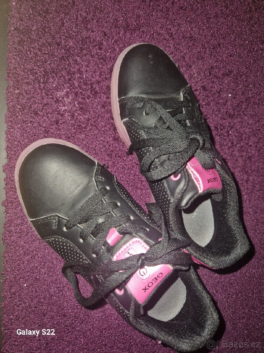 Geox blikací boty 33