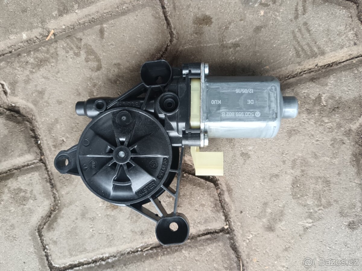 El.motorek do dveří škoda Octavia 3