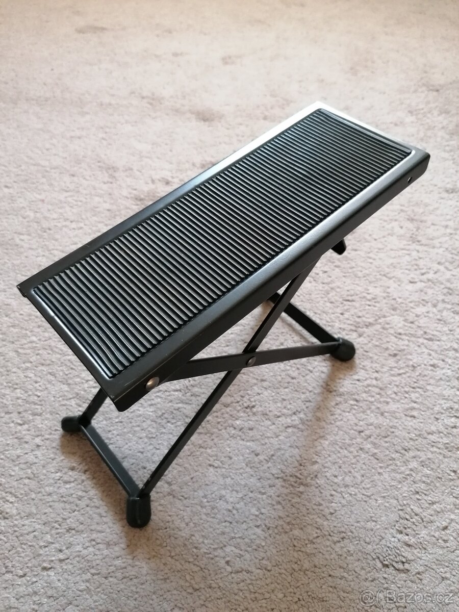 KYTAROVÁ PODNOŽKA STAGG