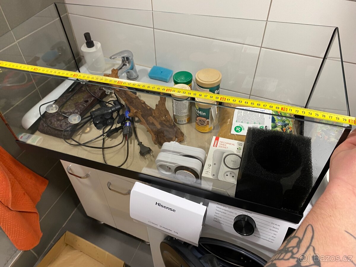 Prodám akvárium / želvarium po želvě.