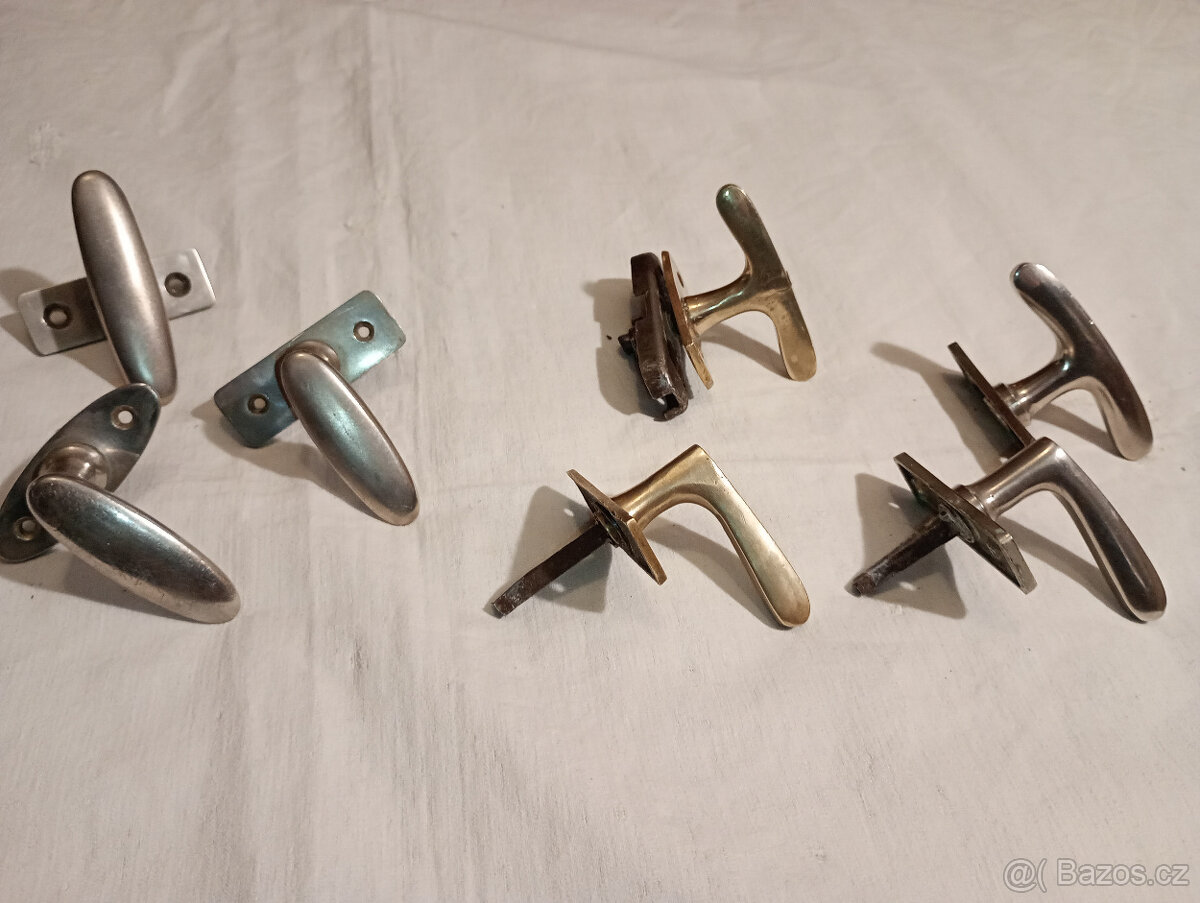 Okenní kličky,rozvory,půlolivky MOSAZ zlatá,světlá