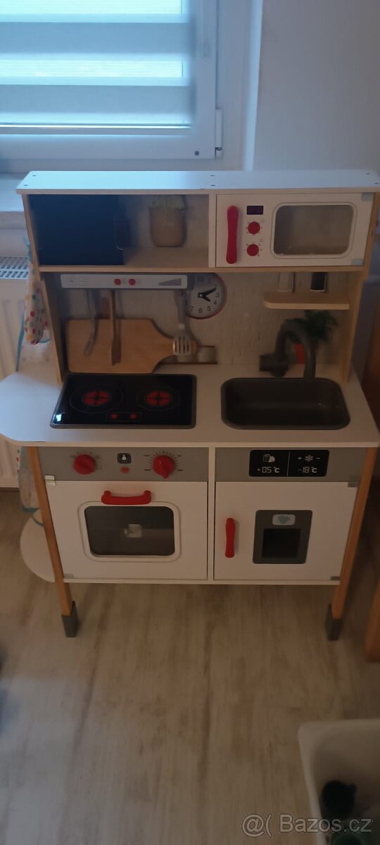 Dětská kuchyňka s příslušenstvím