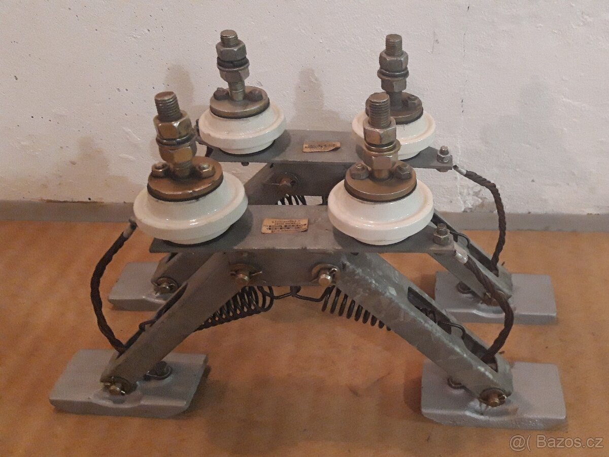 Sběrač proudu na jeřáb - 4 kusy