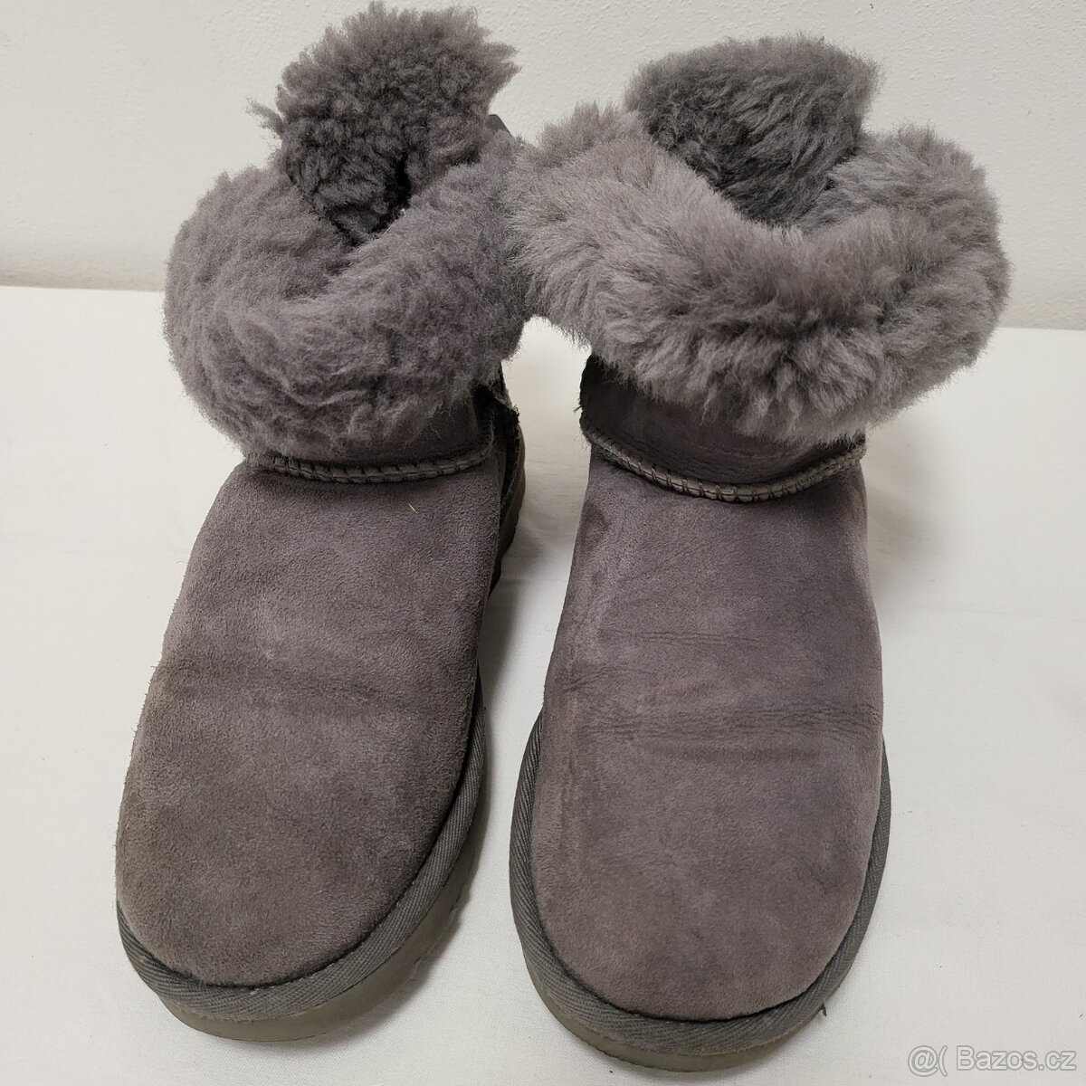 boty UGG Mini Bailey Bow, šedé, teplé, č.37