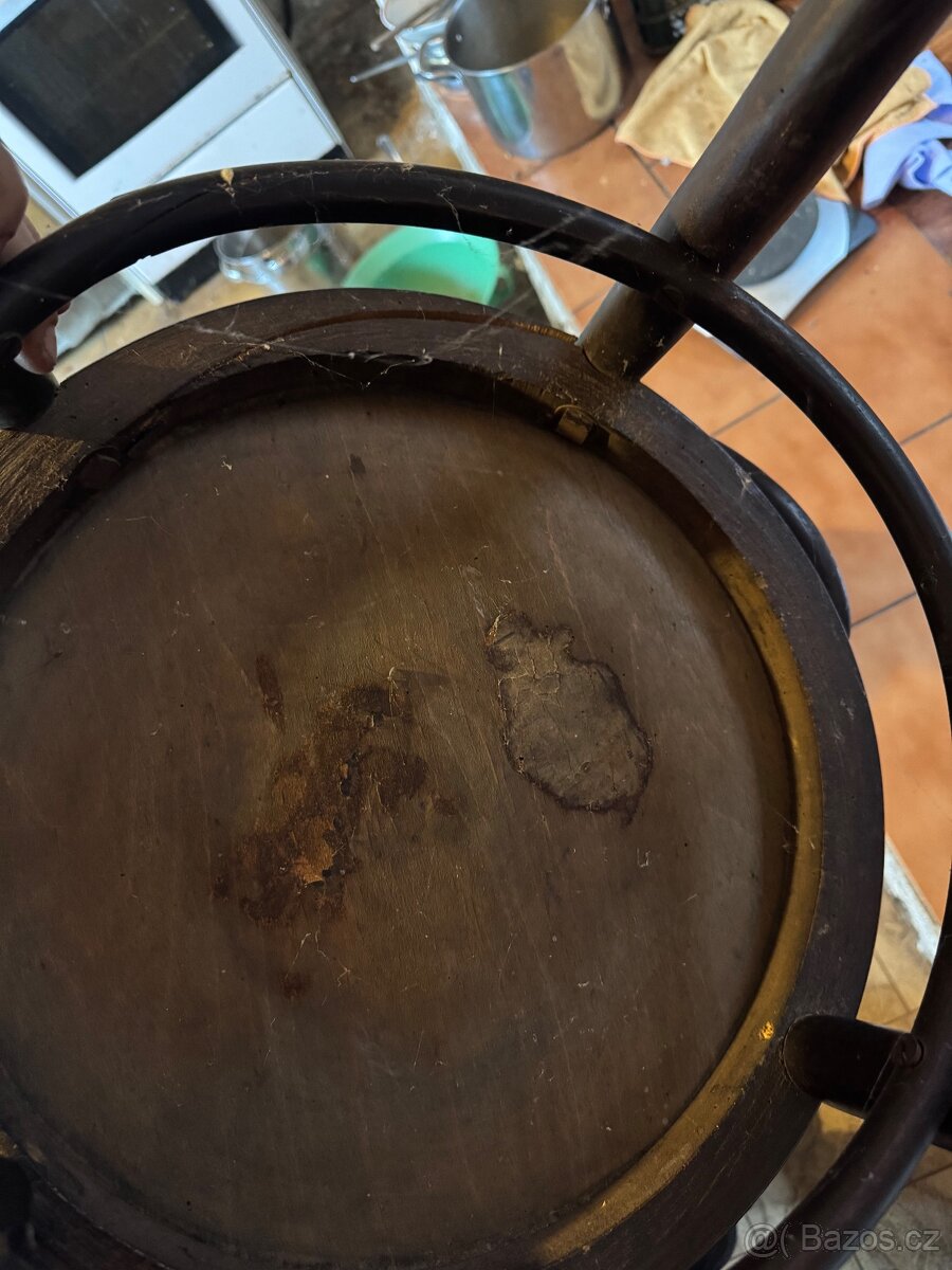 Starozitná židle Thonet