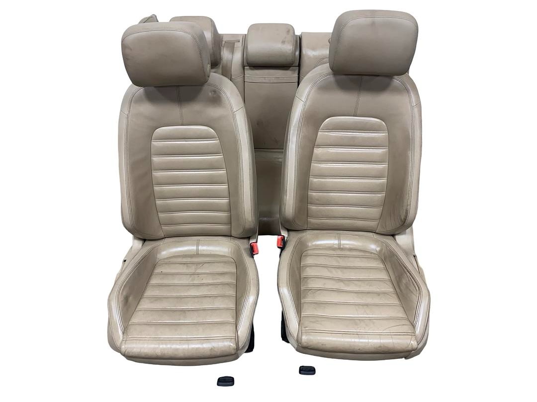 Sedačky béžová kůže VW Passat B7 kombi r.v. 2012
