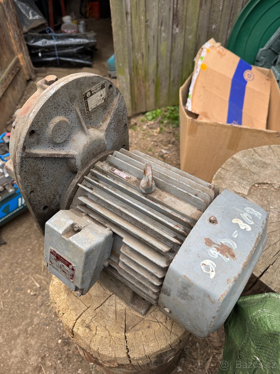 Elektromotor s převodovkou 2.2kw