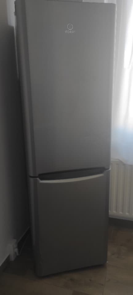 Prodám lednici Indesit