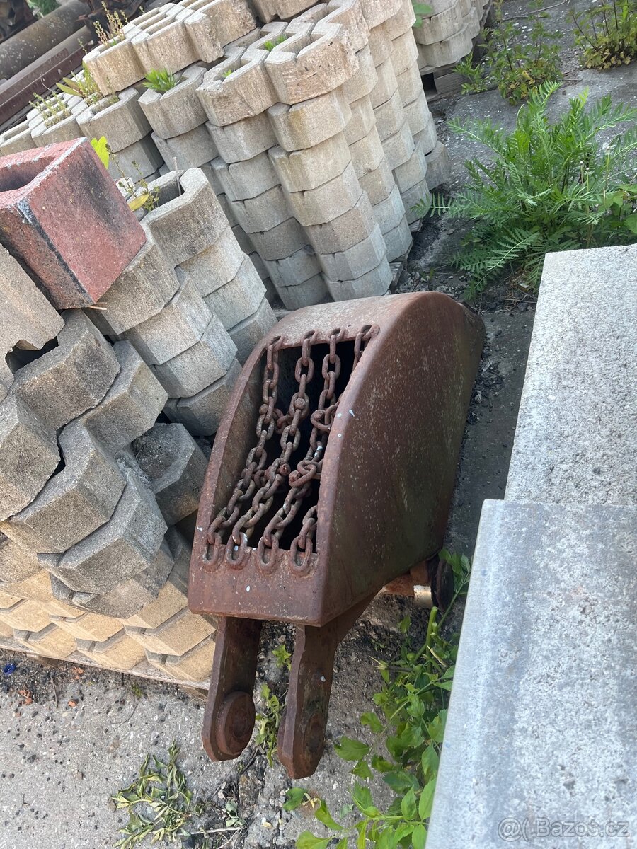 Prodám úzkou lžíci 30cm na Dh 112,113,Poclain