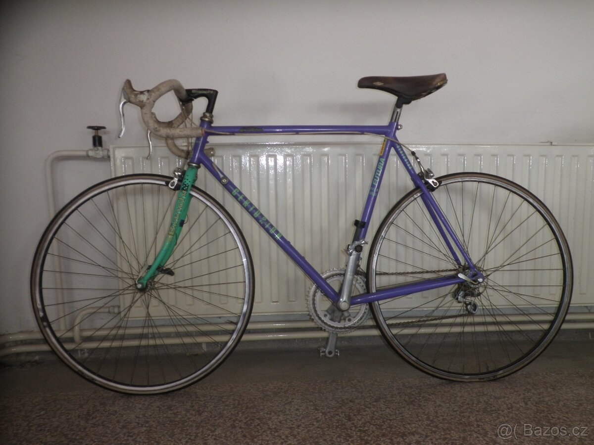 Staré silniční kolo Bianchi Futura