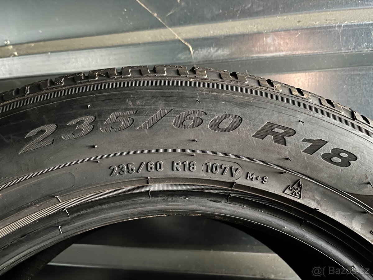 235/60 R18 107V