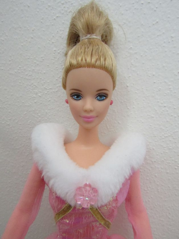 Panenka Barbie JEWEL SKATING 460 Kč