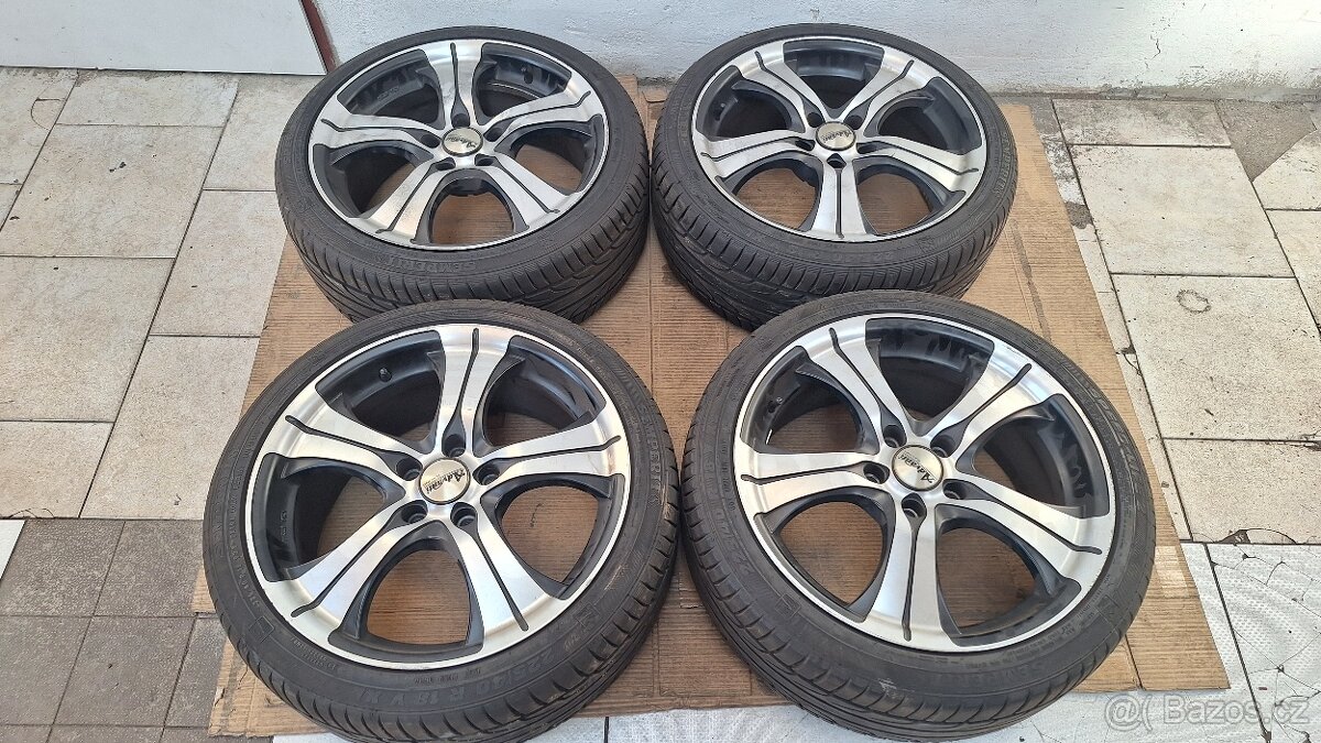 Alu kola Hyundai 18" 5x114,3 letní pneu 225/40 R18 7-8mm i3