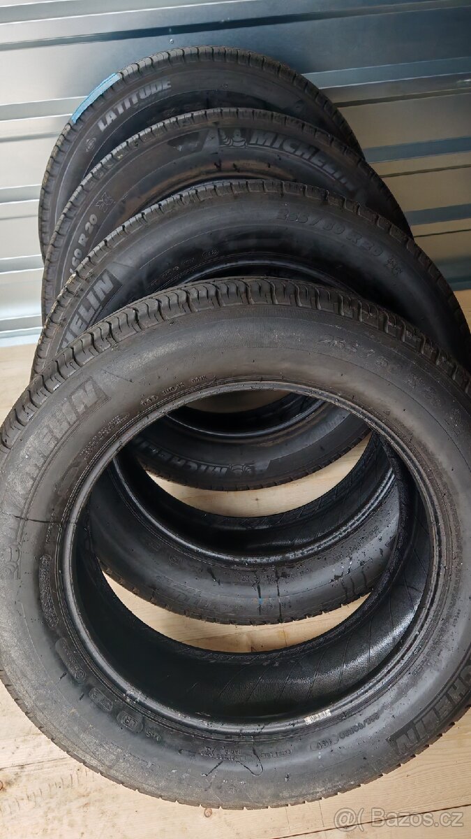 255/60 R20 113V