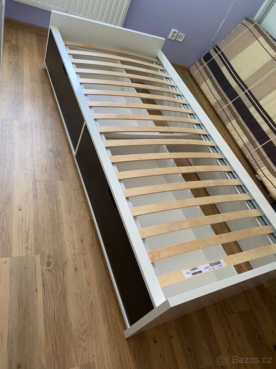 Postel z IKEA s úložnými šuplíky