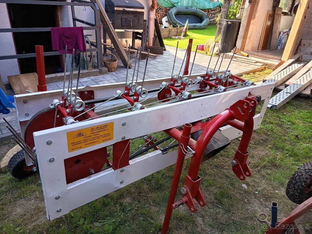 Prodám sekačku, obracák a pluh za malotraktor