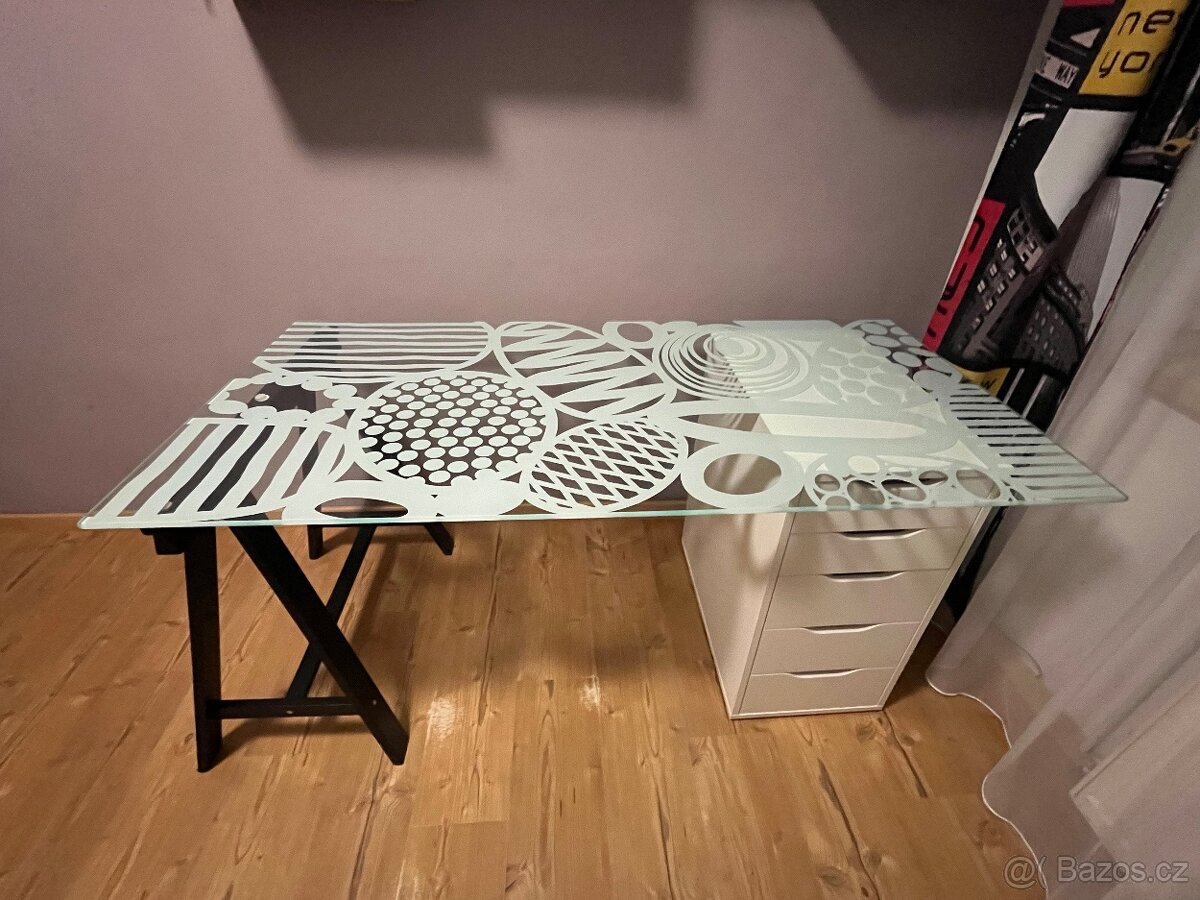 Kancelářský stůl