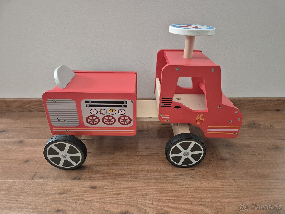 Dřevěné odrážedlo auto