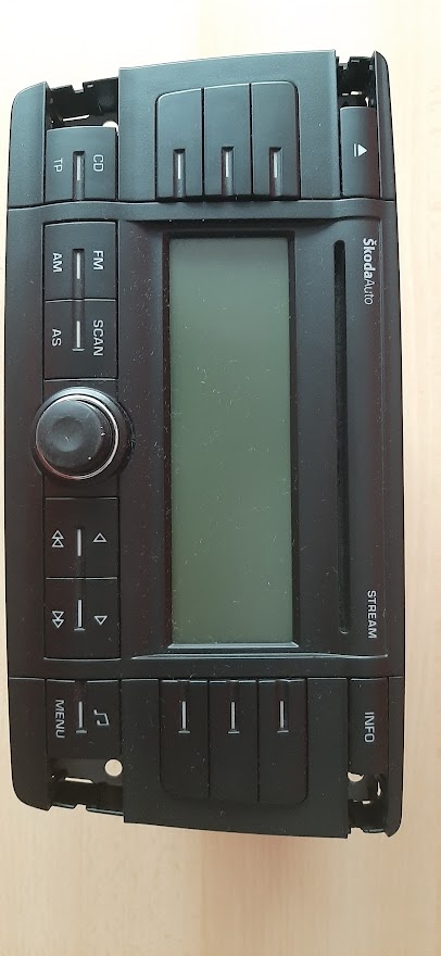 Autorádio stream, klávesnice Genius, el. kartáček Nevadent