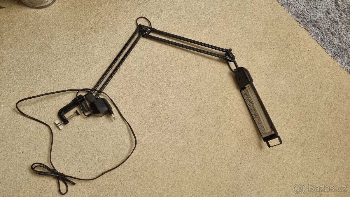 Stolní polohovatelná úsporná lampa