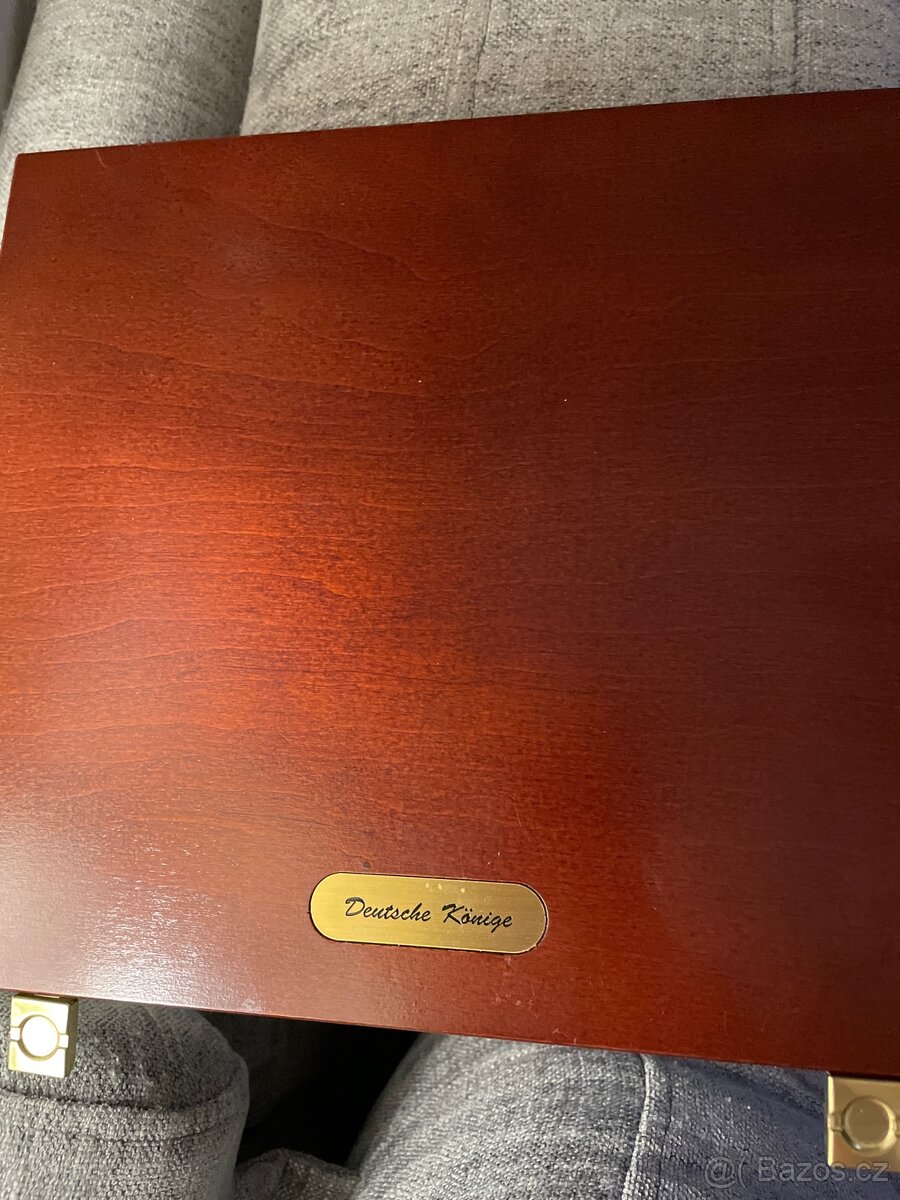 KRÁSNÁ ETUJE,dřevo a samet,NĚMECKO