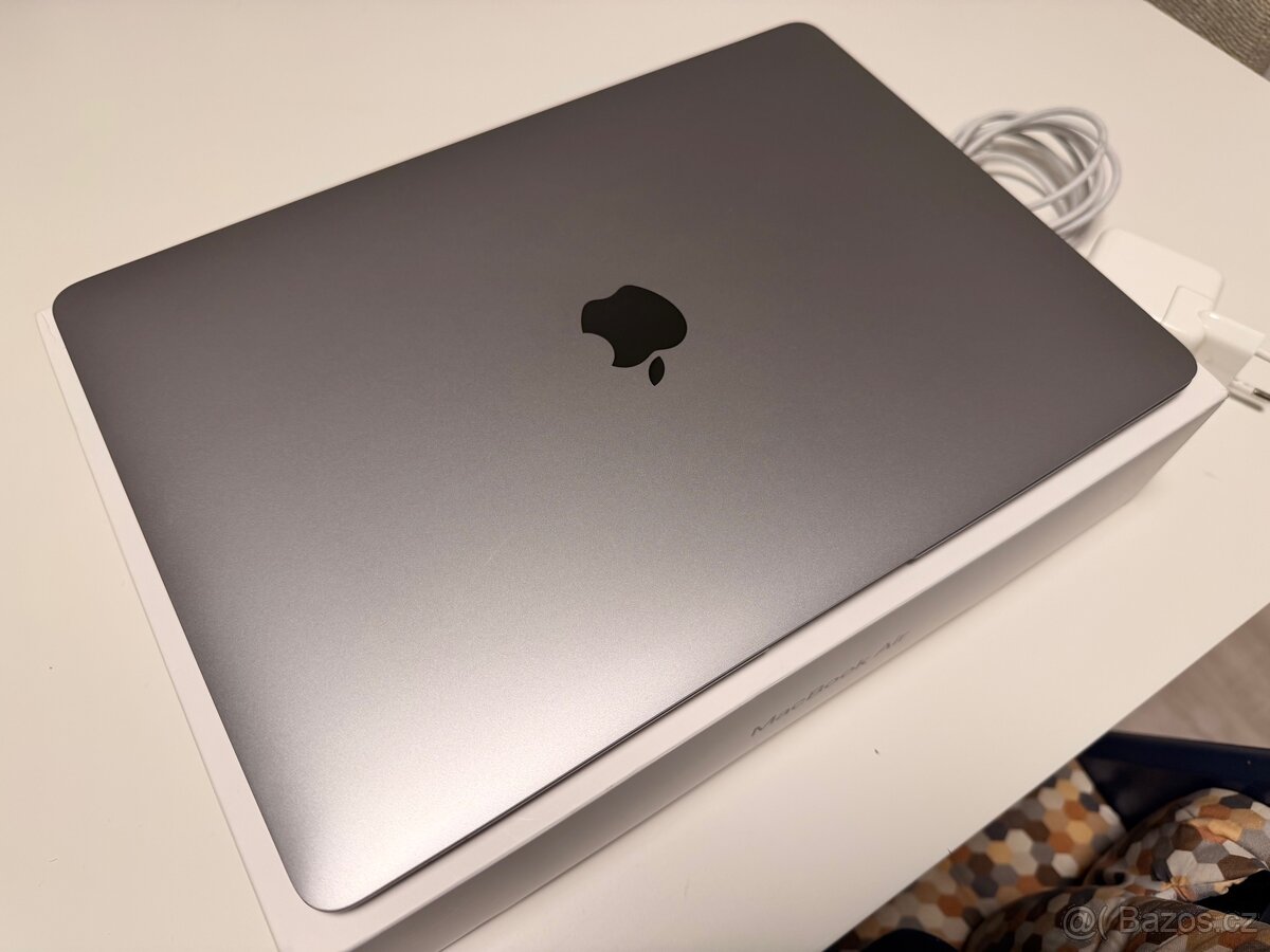 Macbook Air 13 8GB SD RAM 128 GB SDD disk