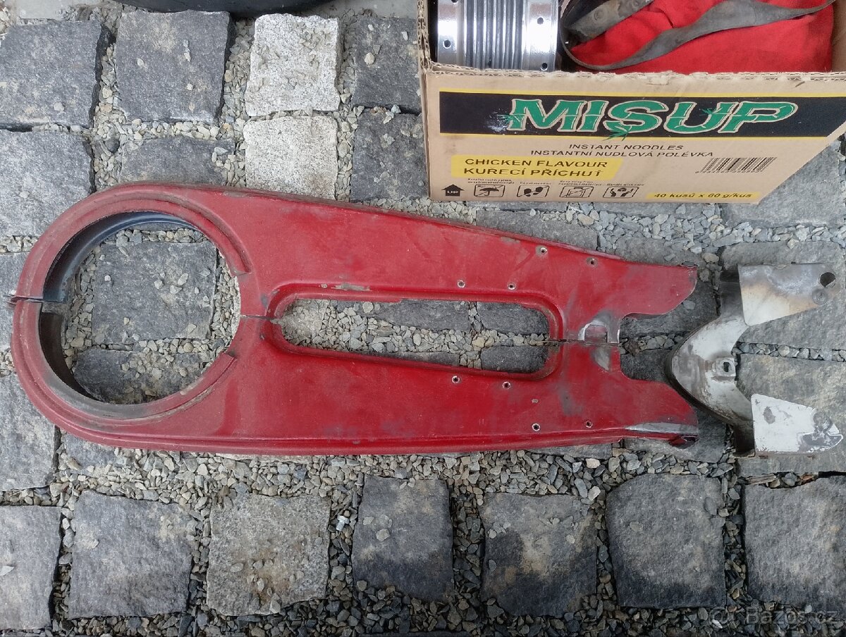 Jawa 250, 350 panelka kryt řetězu