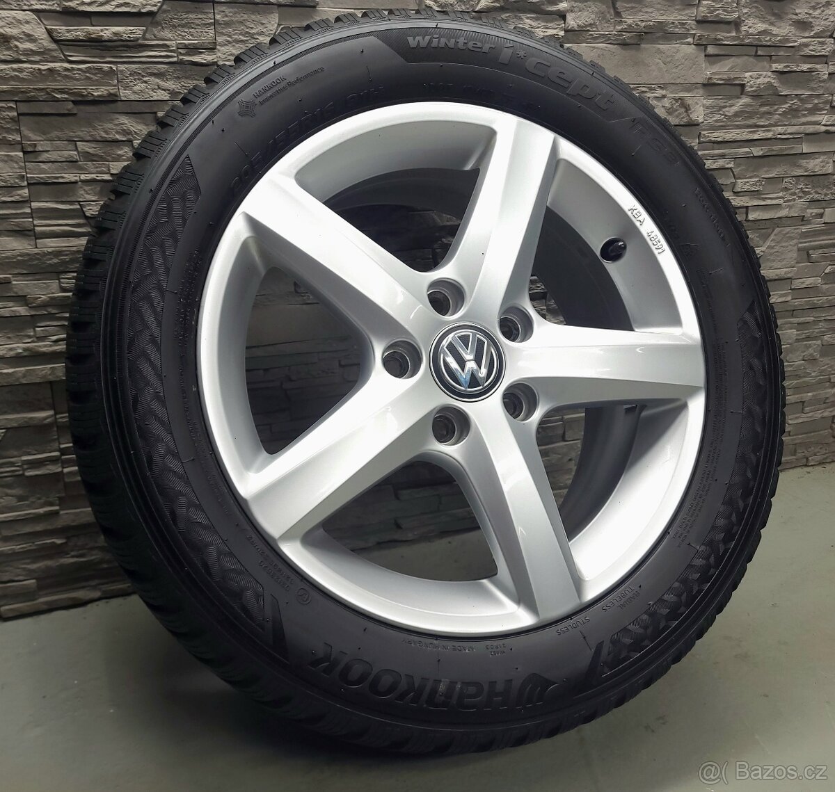 16" Originál VW Aspen 5x112 Golf 7 zimní pneu 7-8mm