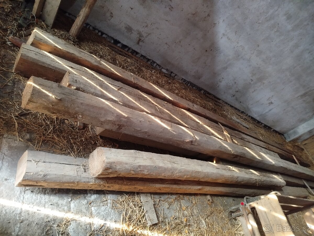 Staré střešní trámy