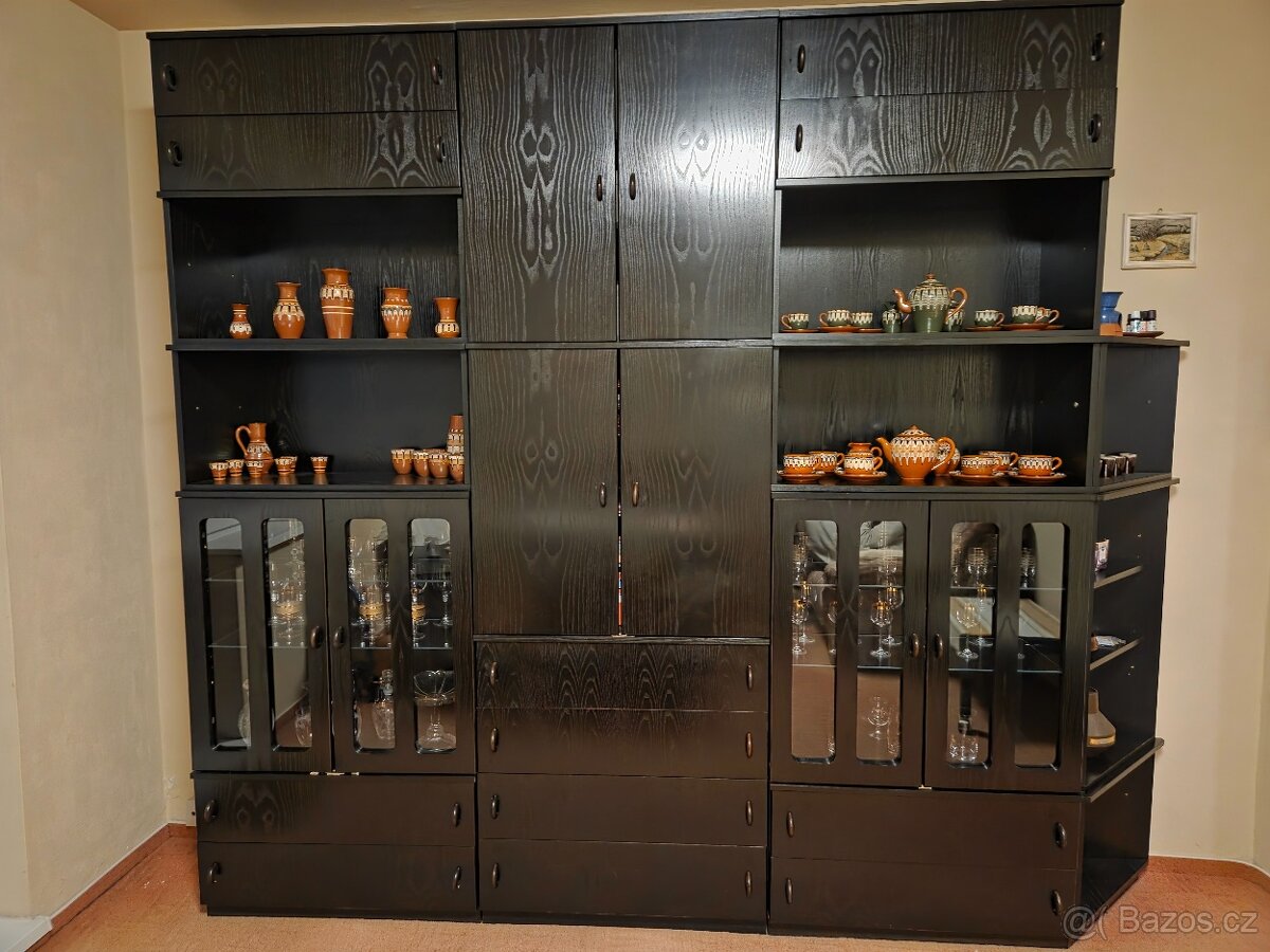 Prodám levně variabilní obývací stěnu- top stav