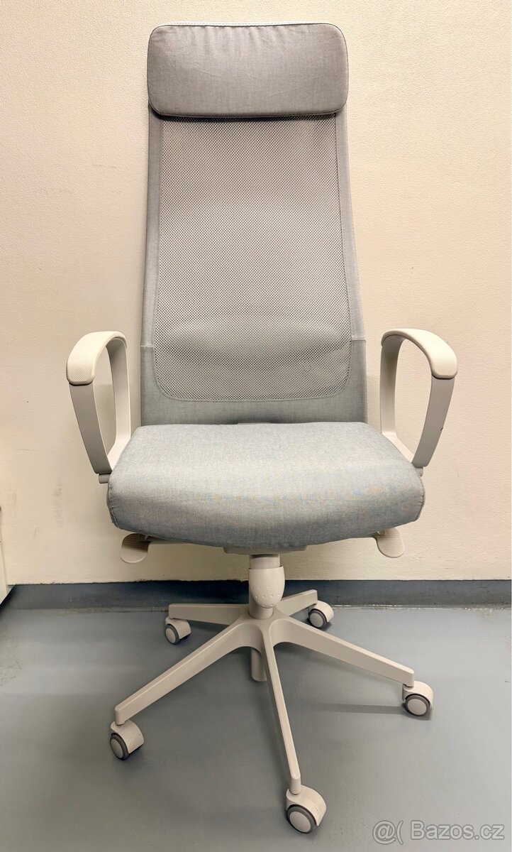 kancelářská židle IKEA Markus - světle šedá