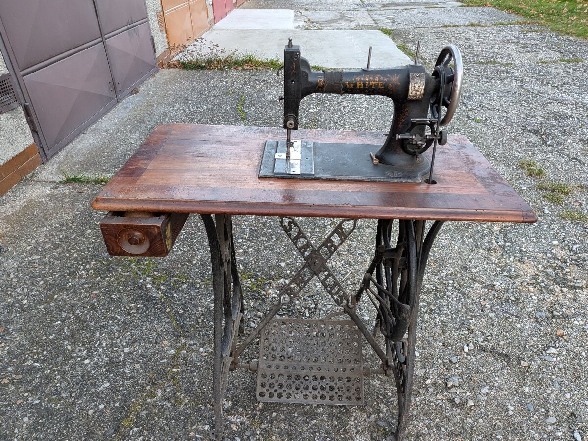 Prodám šicí stroj White