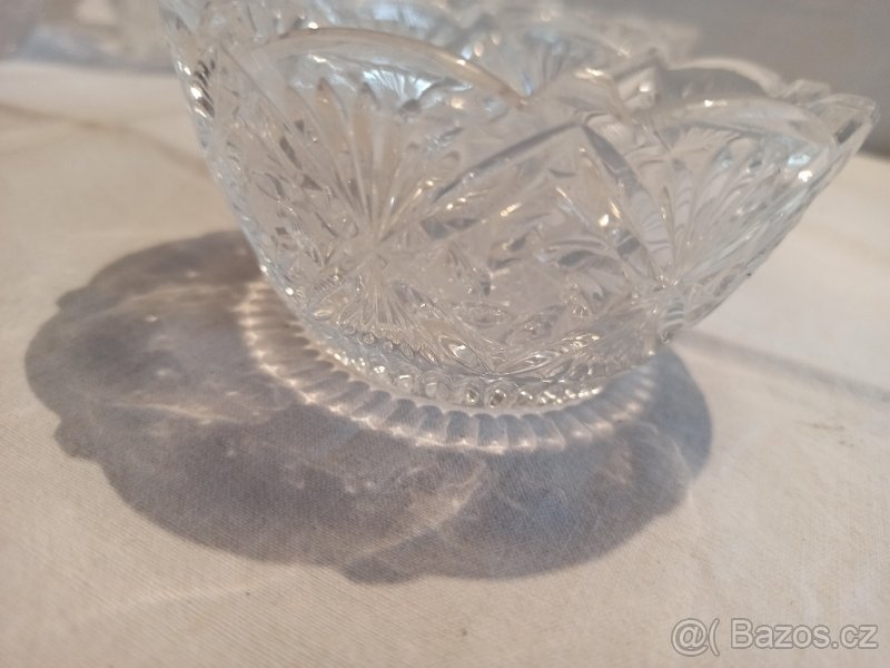 Sada misek z broušeného skla