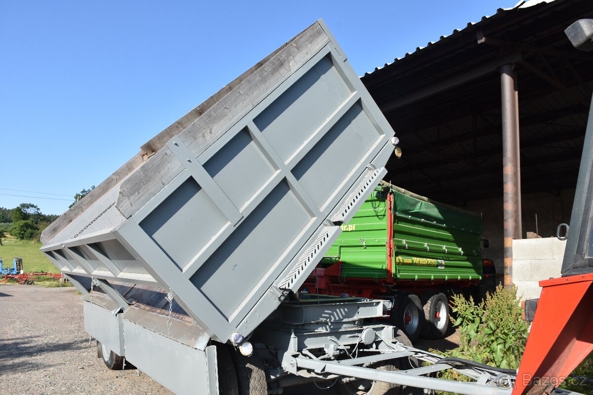 Traktorový přívěs