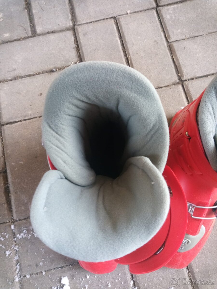 prodám dětské lyže s botami