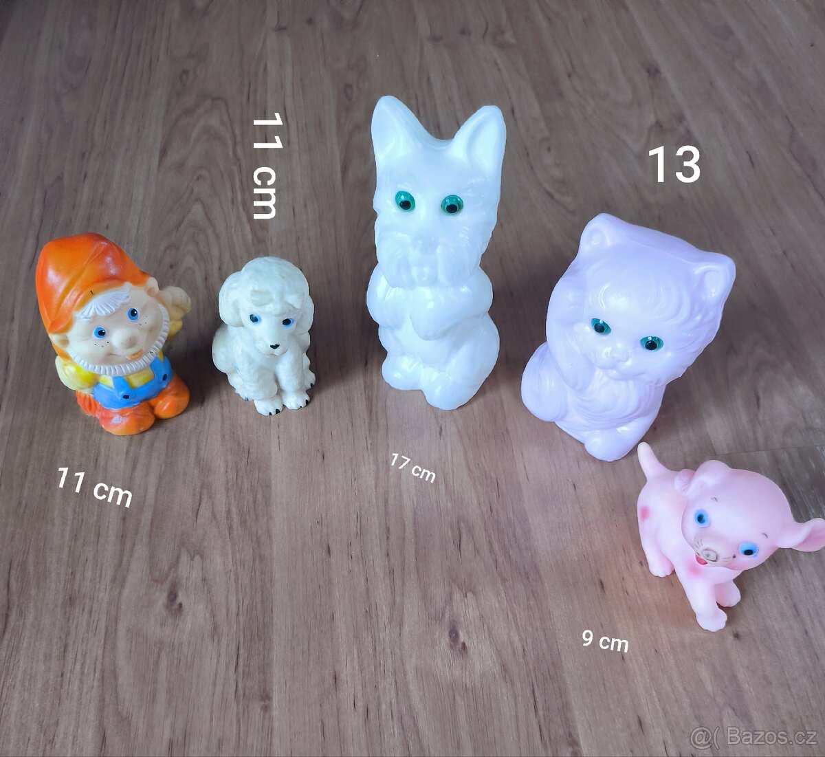 staré hračky piskací retro hračky