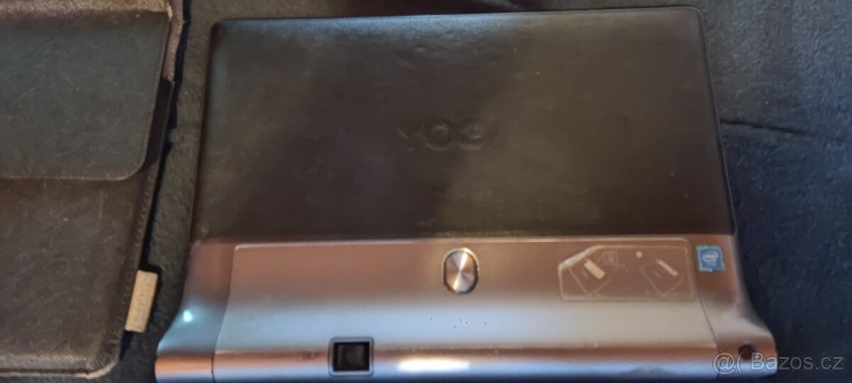 Lenovo yoga tablet s projektorem