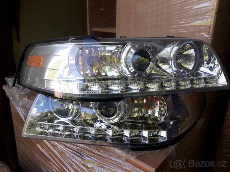 Ford Victoria Crown přední světla