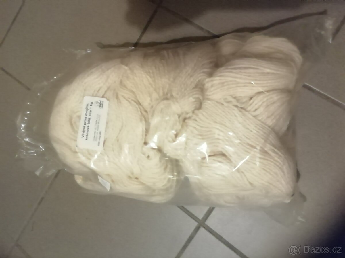 Vlněná příze dvojitá, krémově bílá, cca 1kg