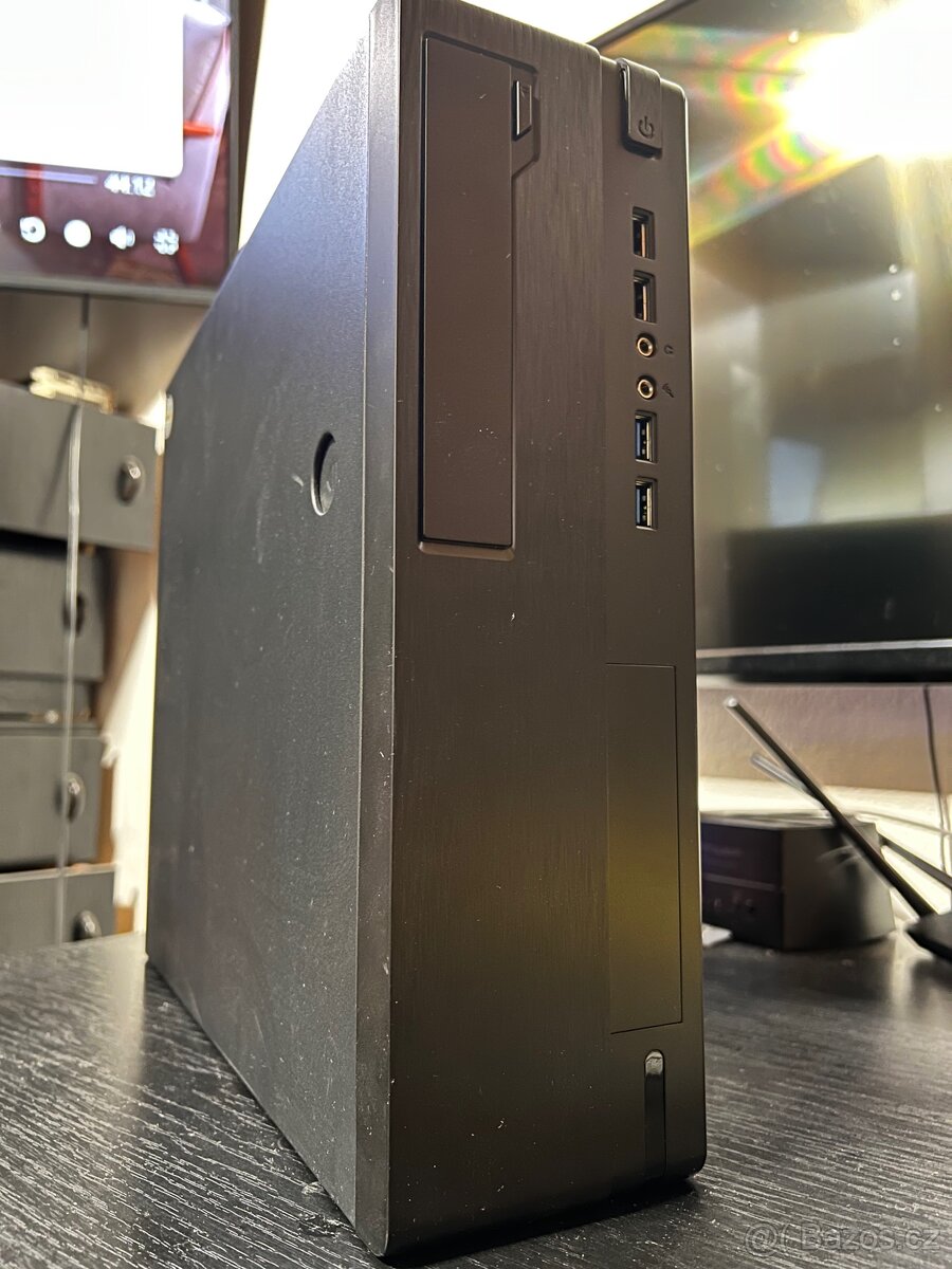 Case a TFX zdroj 350W 82+ až 400W