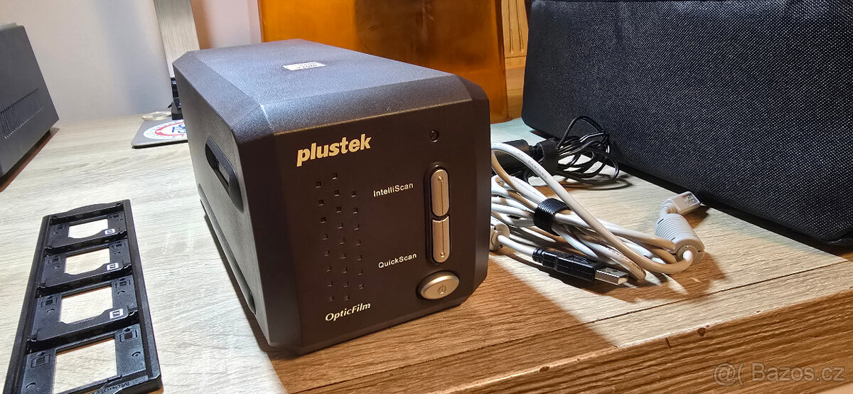 Skener negativů Plustek OpticFilm 8300i SE - NOVÝ