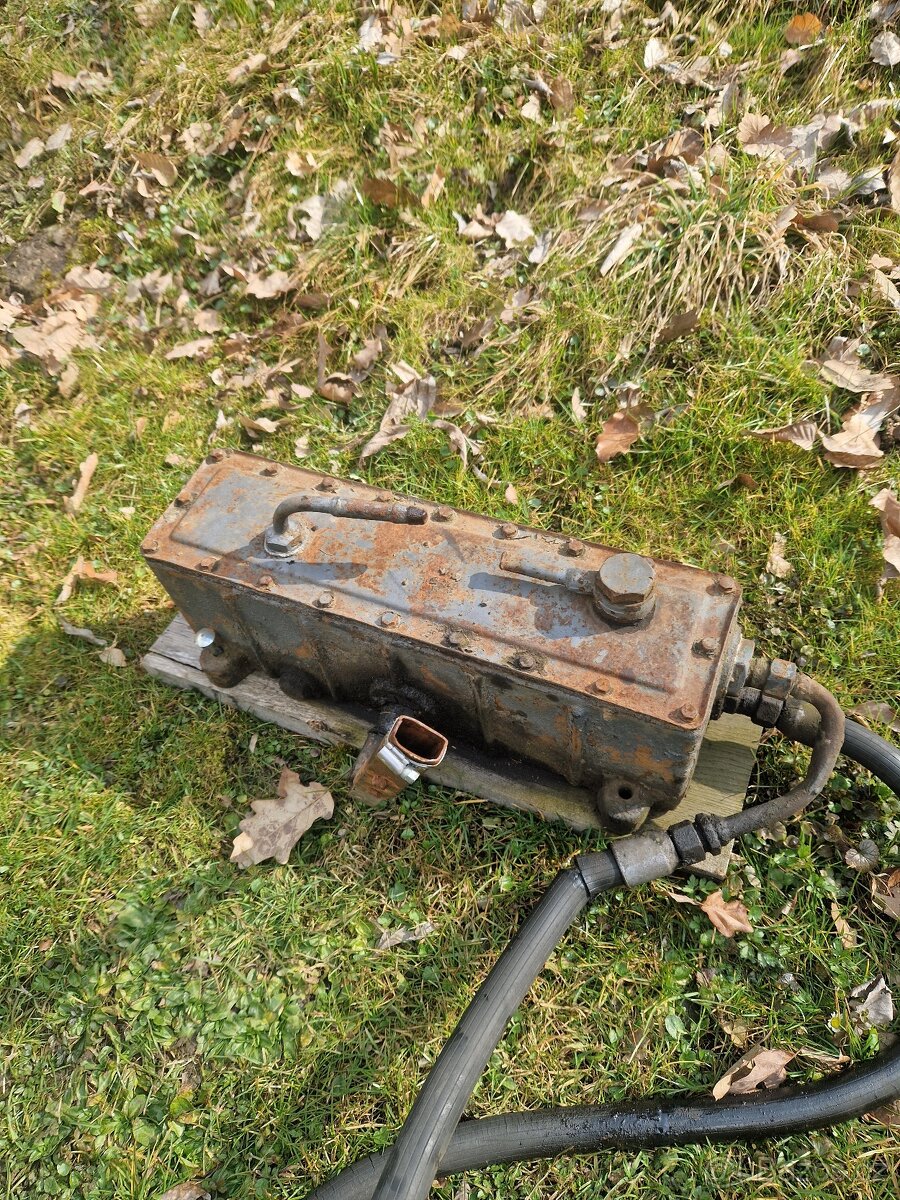 ruční hydraulická pumpa s třícetným ventilem