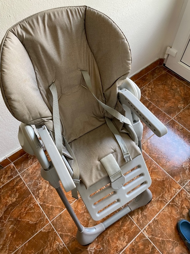 Dětská sedačka - jídelní stolička