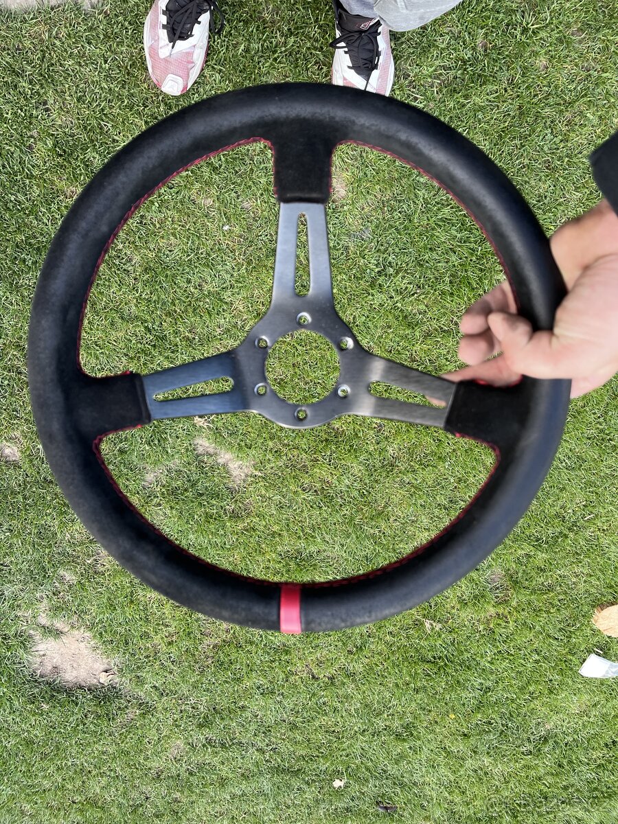 Sportovní volant (alcantara)