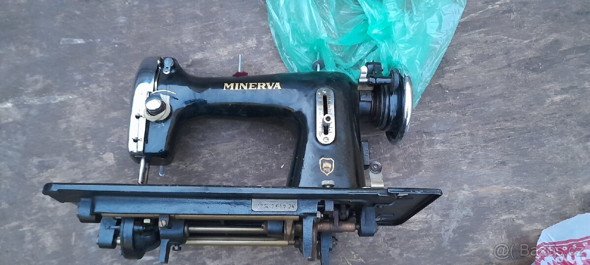 Retro šicí stroj Minerva