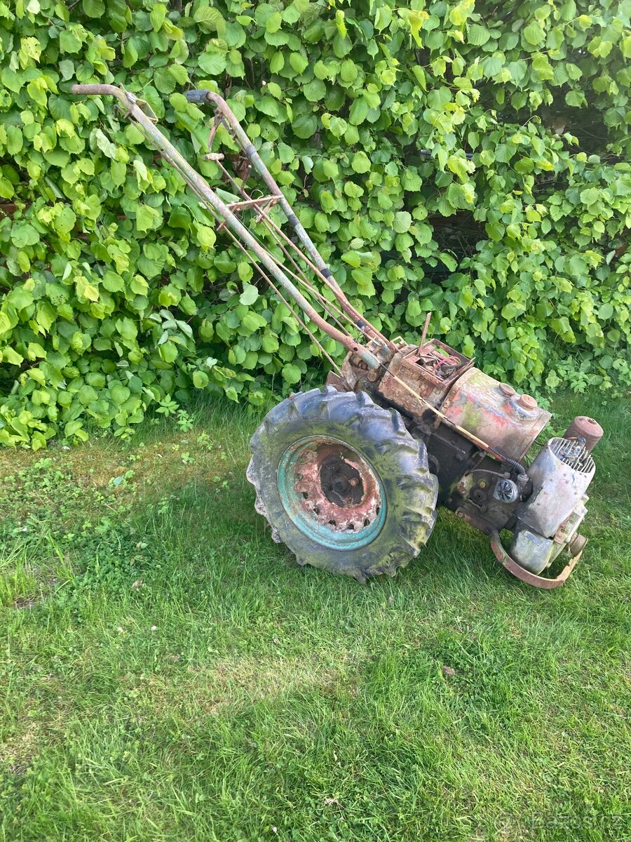 Půdní fréza malotraktor